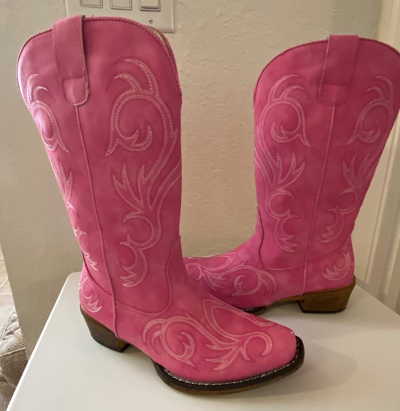 Pink-cowboy-boots-for-women